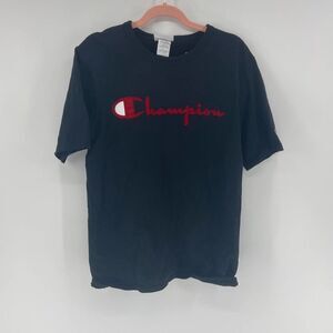 Champion Red Velvet Spell out graphic Logo on Black crew Tshirt adult medium